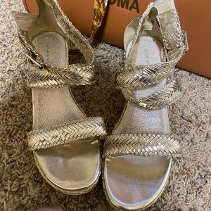 🌸Stuart Weiztman girls wedges🌸